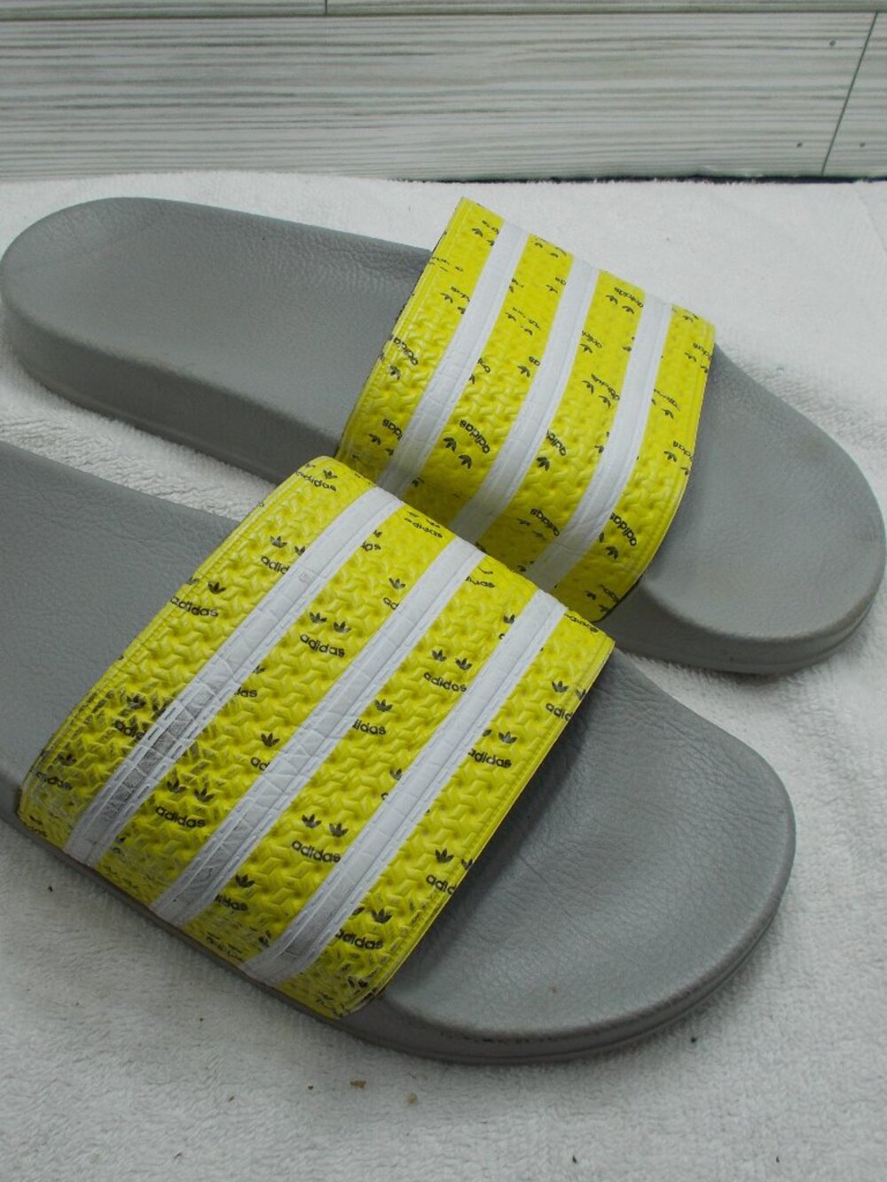 Adidas Originals Men's Adilette Trefoil Slides Size 12 GY1336